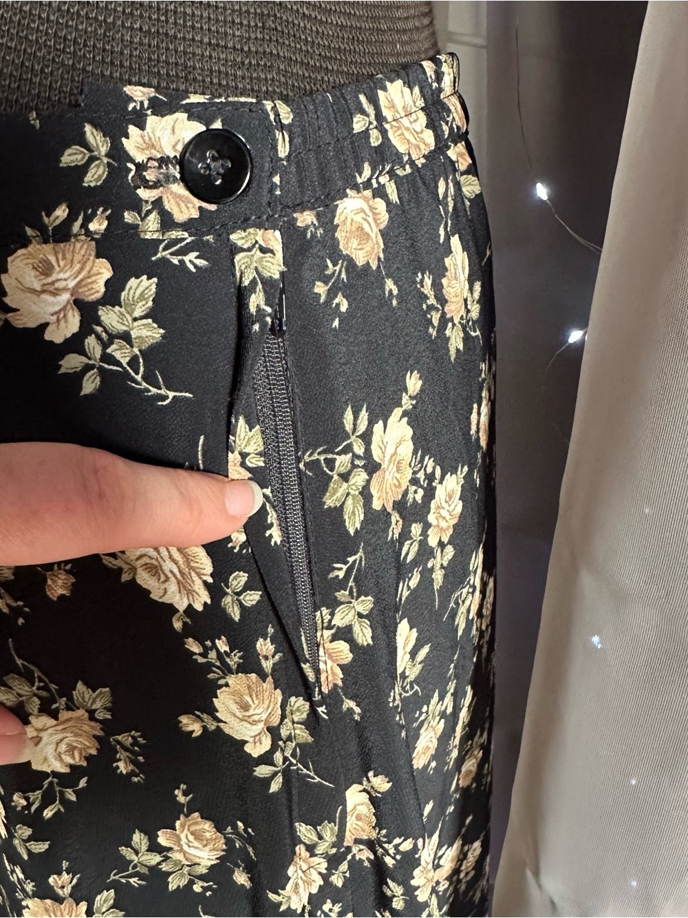 Vintage Petites by inclinations black floral skirt Sz M - Picture 3 of 8